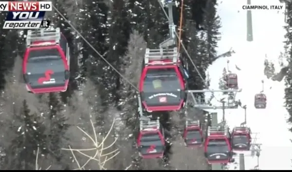 200 de schiori au rămaşi blocaţi în telecabine în Italia