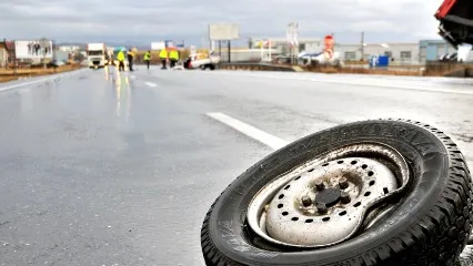Doi tineri au fost accidentaţi pe trecerea de pietoni