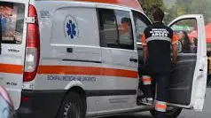Accident între un tramvai şi un autoturism, la Iaşi. Circulaţia blocată