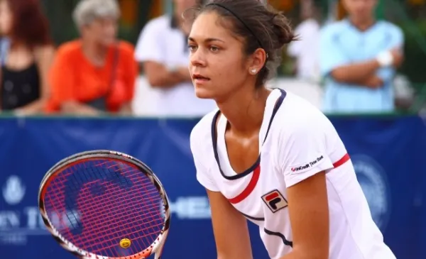 Andreea Mitu, învinsă categoric de belgianca Van Uytvanck în "optimile" de la Roland Garros