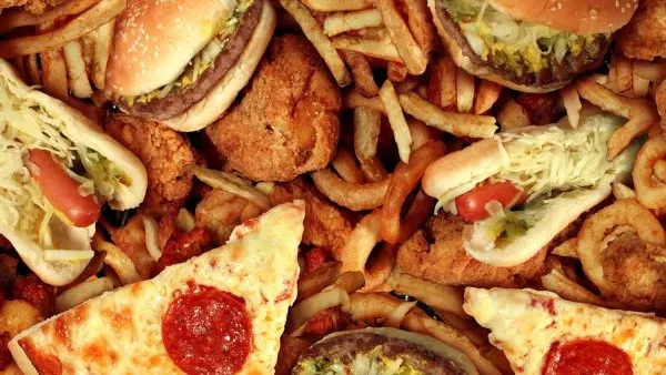 Consumi des alimente care conţin grăsimi? Iată la ce probleme de sănătate te expui!