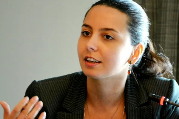 Ambasada SUA a premiat "Femeia curajoasă a anului 2015".Laura Ştefan, expert anticorupţie,a câştigat