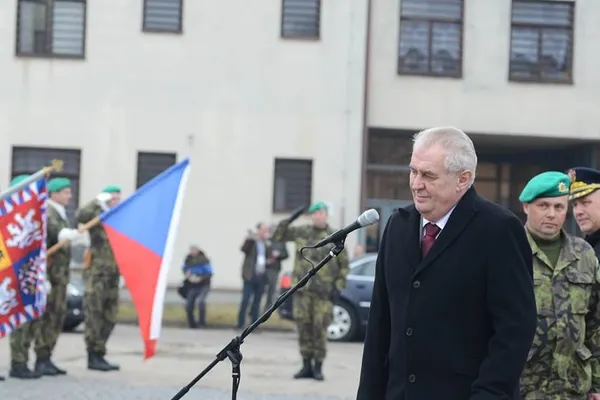 Președintele Cehiei l-a dat afară de ambasorul SUA la Praga, de dragul Moscovei