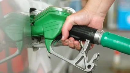 Sute de români, păcăliţi de aparatul care promitea să reducă cu o treime consumul de carburant