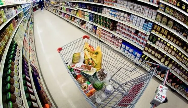 Ce părere au specialiștii din economie față de scăderea TVA la alimente