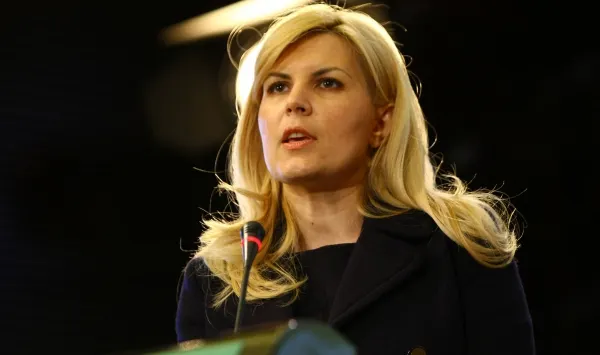Elena Udrea, extrem de sexy în compania iubitului ei