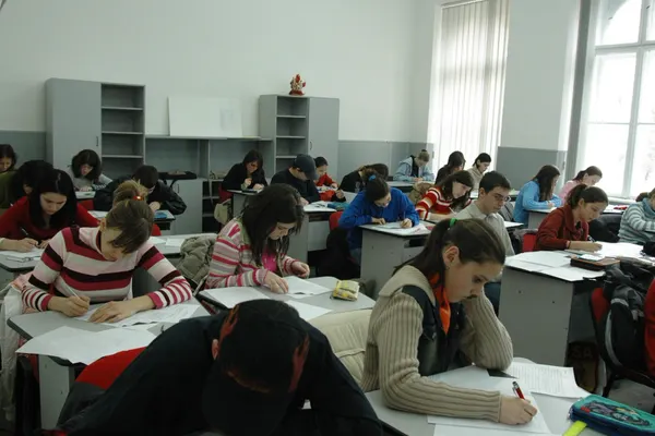 Decizia luată de Guvernul Ponta care îi lasă pe copii fără profesori