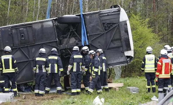 Un autocar din România s-a răsturnat în Germania. 11 persoane rănite, trei în stare gravă