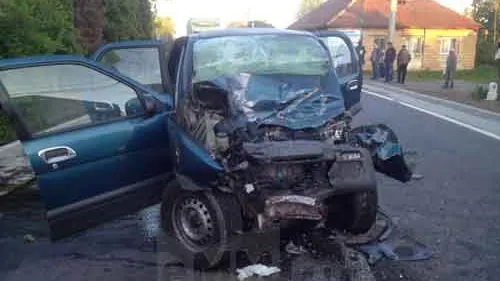 Accident grav. Două persoane au murit şi alte două au fost rănite