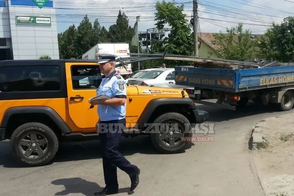 Accident cumplit la Bucium. Maşina, străpunsă de mai multe bare metalice