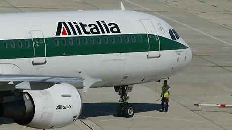 Personalul companiei Alitalia, în grevă ca protest faţă de închirierea serviciilor Blue Air