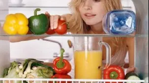 Simţi nevoie să mănânci când te plictiseşti? Iată ce alimente poţi consuma fără probleme