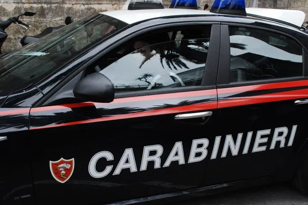 Român care transporta cu un vehicul zece imigranţi sirieni, arestat în Italia