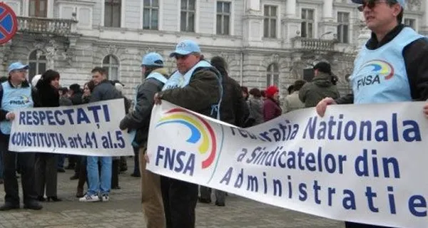 Funcţionarii locali, protest în faţa Guvernului. Când va fi greva generală la ghişee