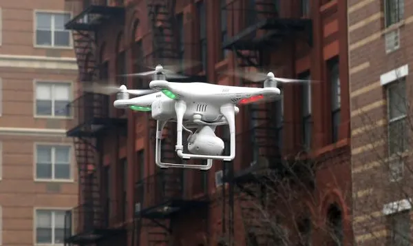 O dronă s-a prăbuşit şi a rănit două persoane la o paradă în SUA