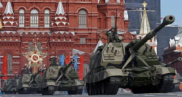 Paradă mamut la Moscova de 9 mai. Tancul minune s-a defectat la lansare
