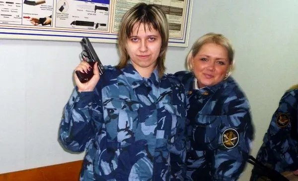 Femeile gardian de la închisorile din Rusia, în ipostaze senzaţionale