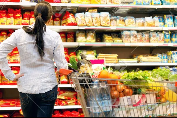 Toate magazinele vor fi obligate să dea gratis alimentele înainte de expirare