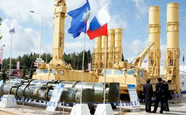 Putin a deschis la Moscova un Disneyland cu lansatoare de grenade și tancuri