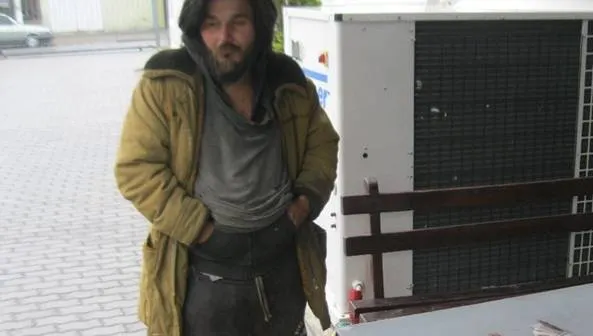 Câți bani avea un cerșetor în buzunare. Polițiștii au rămas uimiți