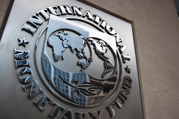 FMI avertizează Guvernul: Reducerea TVA la 19 la sută ar crea un gol fiscal semnificativ