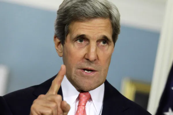SUA răspund amenințărilor Rusiei. John Kerry îl acuză pe Putin de joc dublu