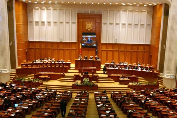 Aleșii mai fac un pas pentru pensiile speciale ale funcționarilor parlamentari și ale diplomaților