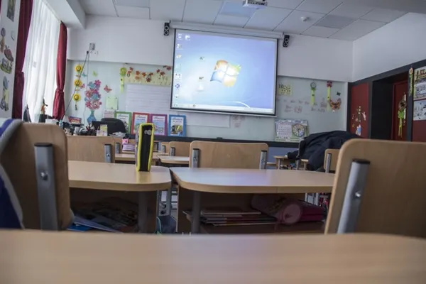 Guvernul majorează salariile personalului nedidactic din educaţie cu 12%