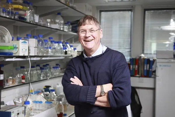 Un laureat al premiului Nobel cere să nu mai lucreze cu femei: "Când le critici, plâng"