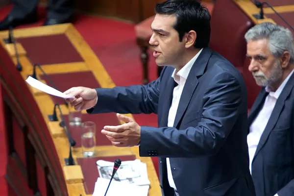 CRIZA DIN GRECIA: Oamenii protestează, Parlamentul adoptă noi reforme