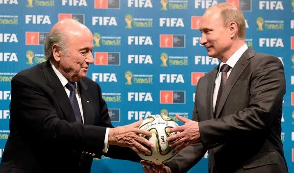 Întâlnire de gradul III: Vladimir Putin descinde în "lumea lui Sepp Blatter"