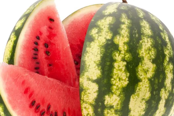 Cele mai importante alimente diuretice şi cum te ajută