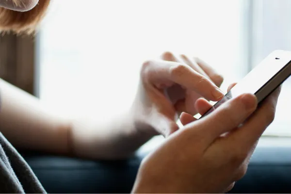 Realitatea despre internetul mobil din România: una zic operatorii telecom, alta fac!