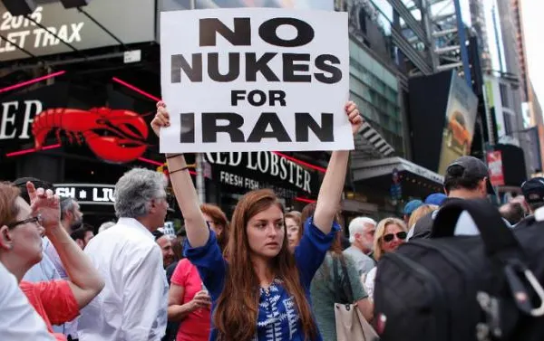 Ample proteste în Times Square! Americanii denunţă acordul nuclear cu iranul