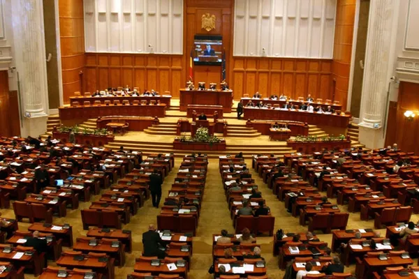 Parlamentul pregătește pensii speciale și pentru primari. Cum va beneficia Iohannis de măsură