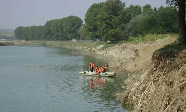 Trupul şefului IPJ Vrancea, "înghiţit" de Siret după ce şi-a salvat fiica de la înec, a fost găsit