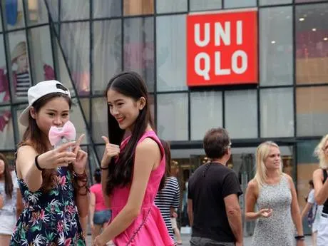 Sex tape-ul filmat într-o cabină de probă din China a șocat guvernul comunist și a generat scandal