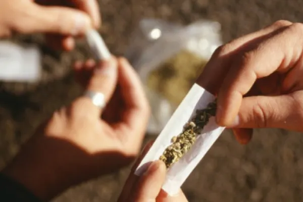 Programe de prevenire a consumului de droguri, aprobate de Guvern