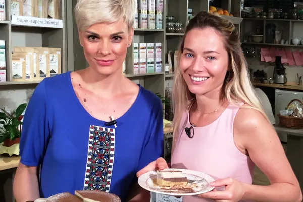 Laura Cosoi a devenit expertă în tiramisu raw-vegan. Rețeta