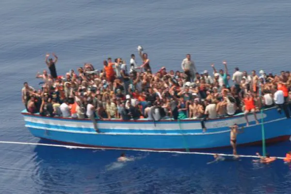 Criza imigranților. Incidente la frontiera Greciei cu Macedonia unde 2.000 de refugiați protestează
