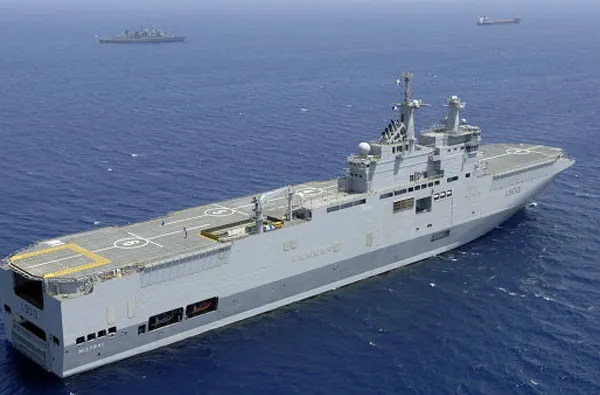 Rusia vrea să construiască un portavion nuclear. Ce legătură au navele franceze Mistral