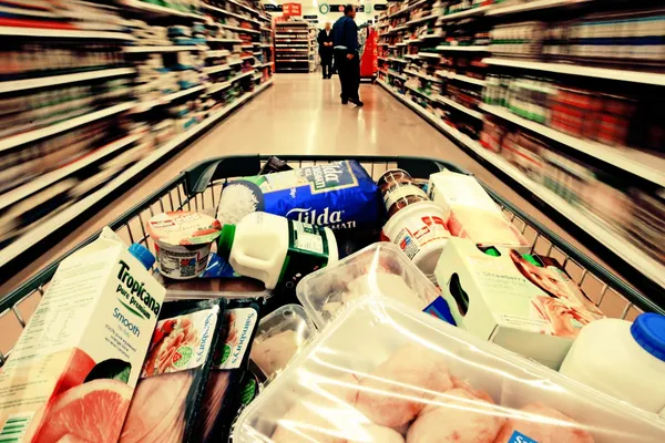 Focarele de microbi din supermarketuri. Iată de unde putea lua cele mai multe bacterii