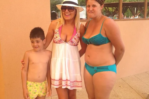 Galerie foto. Elena Udrea, ţinută foarte provocatoare. Decolteul adânc a atras toate privirile
