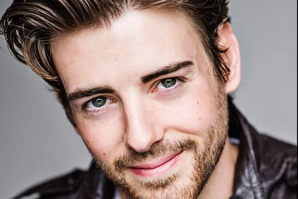 Un actor britanic, ”încolțit” de 15 polițiști. E incredibil! Ce au descoperit în casa lui