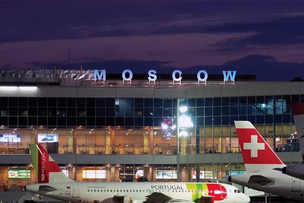 Incendiu pe aeroportul din Moscova. Mii de pasageri evacuaţi
