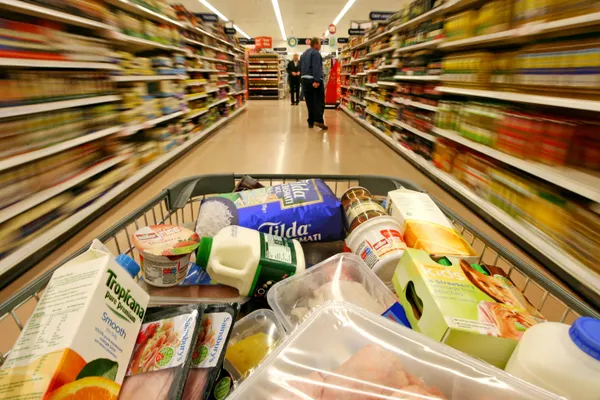 Ce se întâmplă dacă mănânci alimente expirate