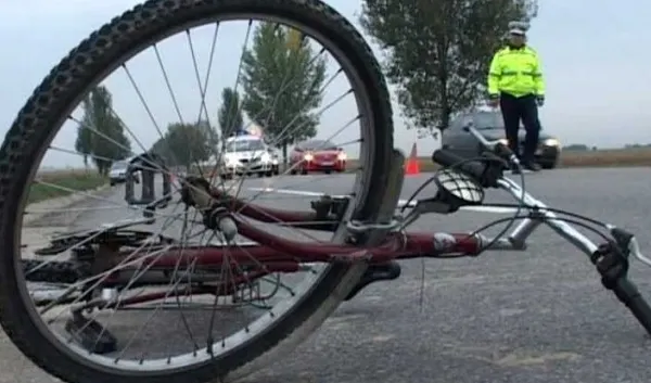 Accident absurd în Șanț! Un bătrân a ajuns în stare gravă la spital, după ce a fost lovit de un biciclist de 72 de ani