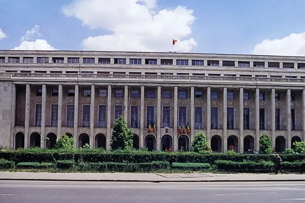 O nouă OUG controversată: Guvernul preia controlul primăriilor cu probleme