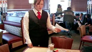 Au luat masa la restaurant, apoi au fugit fără să plătească. Ce s-a întâmplat doi ani mai târziu