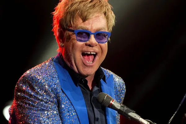 Vladimir Putin l-a sunat pe Elton John ca să discute despre legea antihomosexuali din Rusia